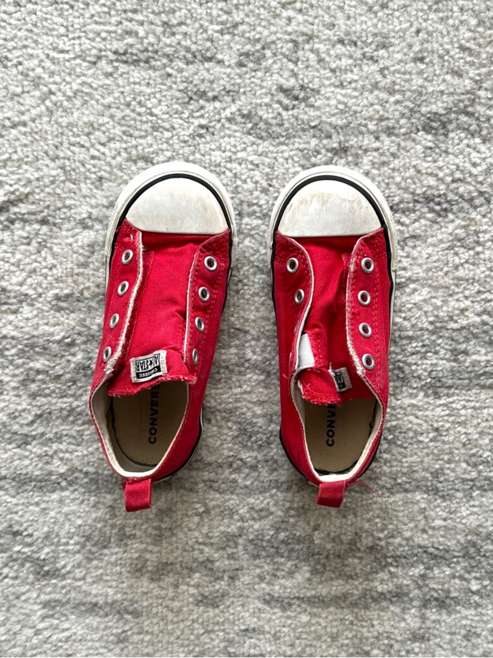 KIDS: converse shoes